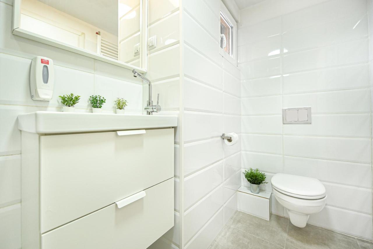 Spacious 1Br In The City Center - Amazing For Extended Stays Bucureşti Exterior foto